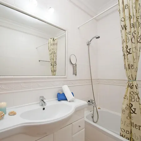 公寓 Apartment With 2 Rooms And Balcony *