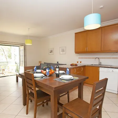Apartment With 2 Rooms And Balcony Lägenhet