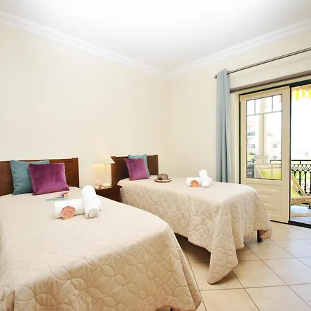 Apartment With 2 Rooms And Balcony אלבופיירה